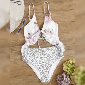 🐆 NWOT Gorgeous floral & leopard bathing suit